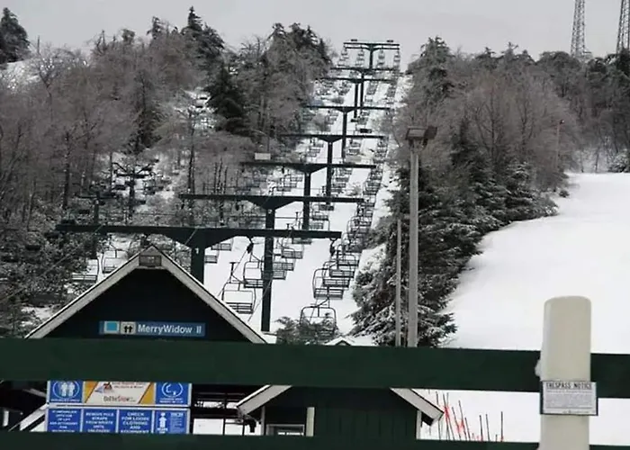 Pocono Retreat -1 Mile To Lake And Skiing!
